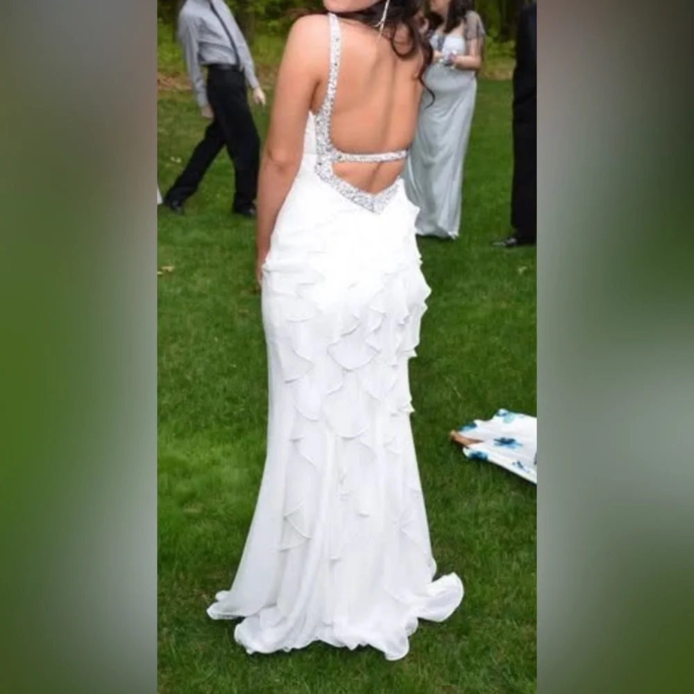 Faviana Couture White Prom Dress Size Women’s 8 - Picture 5 of 13